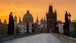 shutterstock_131335844_karluv-most
